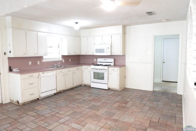 5889 State Hwy 300, Longview, TX 75604