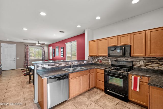 7489 S Mountain Star Drive, Tucson, AZ 85757