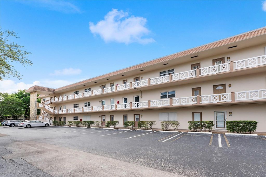 3405 NW 48th Ave 401, Lauderdale Lakes, FL 33319