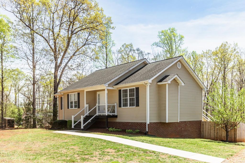 Image 2 of property listing at 396 Rocks Church Road, Pamplin, VA 23958