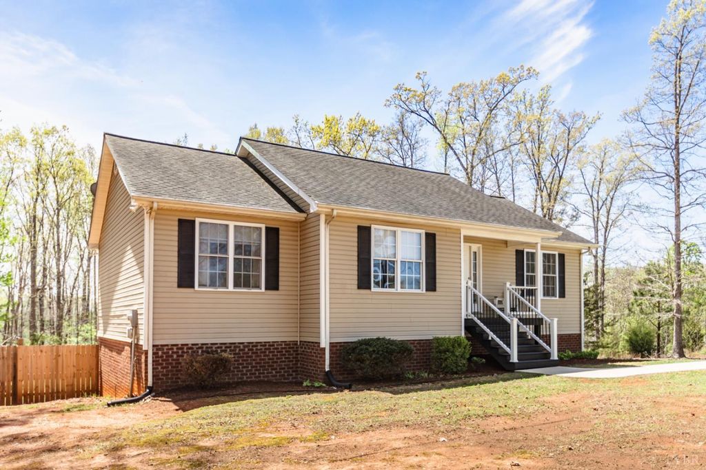 Image 3 of property listing at 396 Rocks Church Road, Pamplin, VA 23958