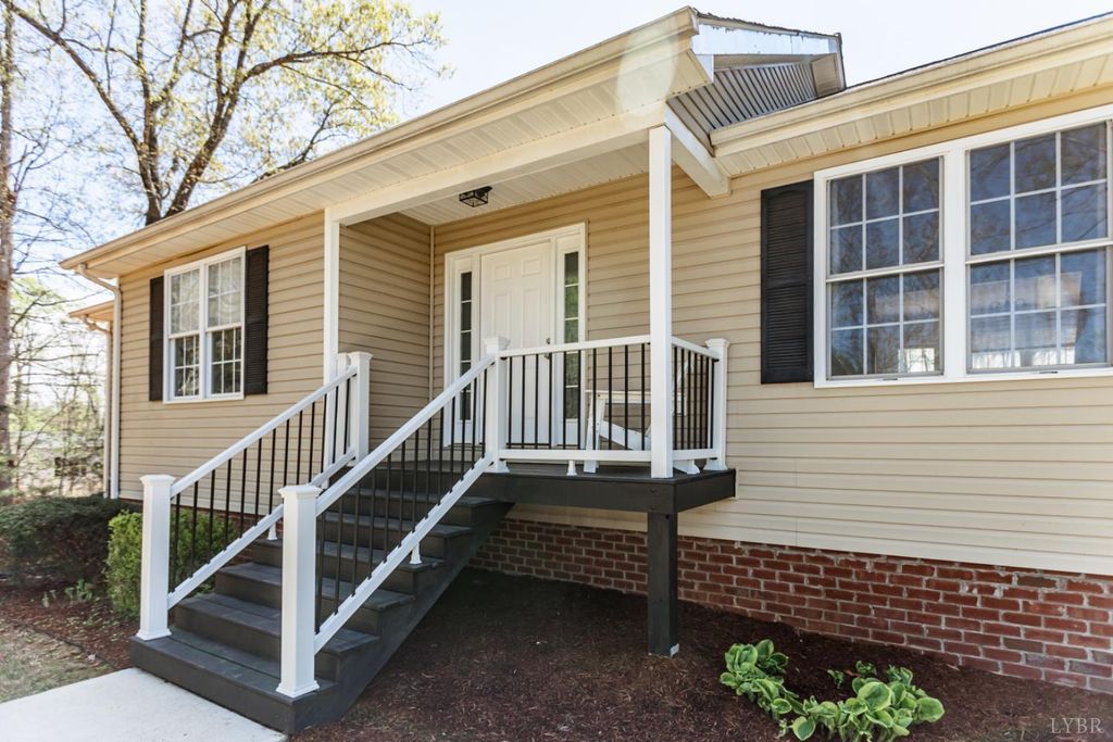 Image 5 of property listing at 396 Rocks Church Road, Pamplin, VA 23958