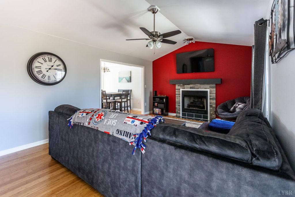 Image 7 of property listing at 396 Rocks Church Road, Pamplin, VA 23958