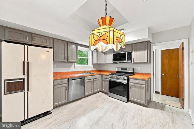 1035 W ALLENS LN, Philadelphia, PA 19119