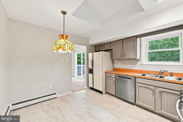 1035 W ALLENS LN, Philadelphia, PA 19119
