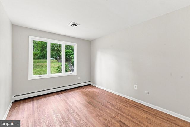 1035 W ALLENS LN, Philadelphia, PA 19119