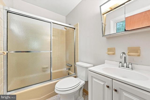 1035 W ALLENS LN, Philadelphia, PA 19119