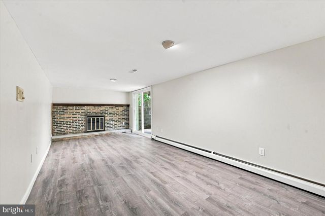 1035 W ALLENS LN, Philadelphia, PA 19119