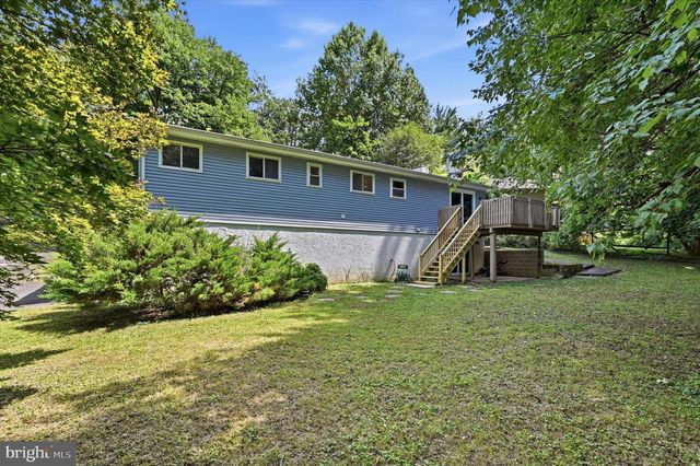 1035 W ALLENS LN, Philadelphia, PA 19119