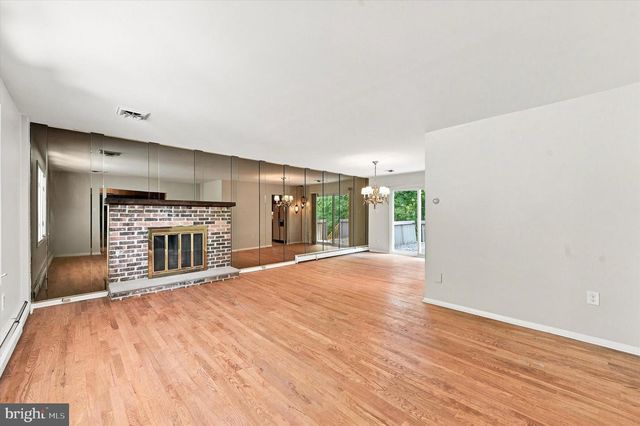 1035 W ALLENS LN, Philadelphia, PA 19119