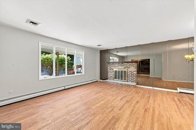 1035 W ALLENS LN, Philadelphia, PA 19119