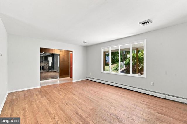 1035 W ALLENS LN, Philadelphia, PA 19119