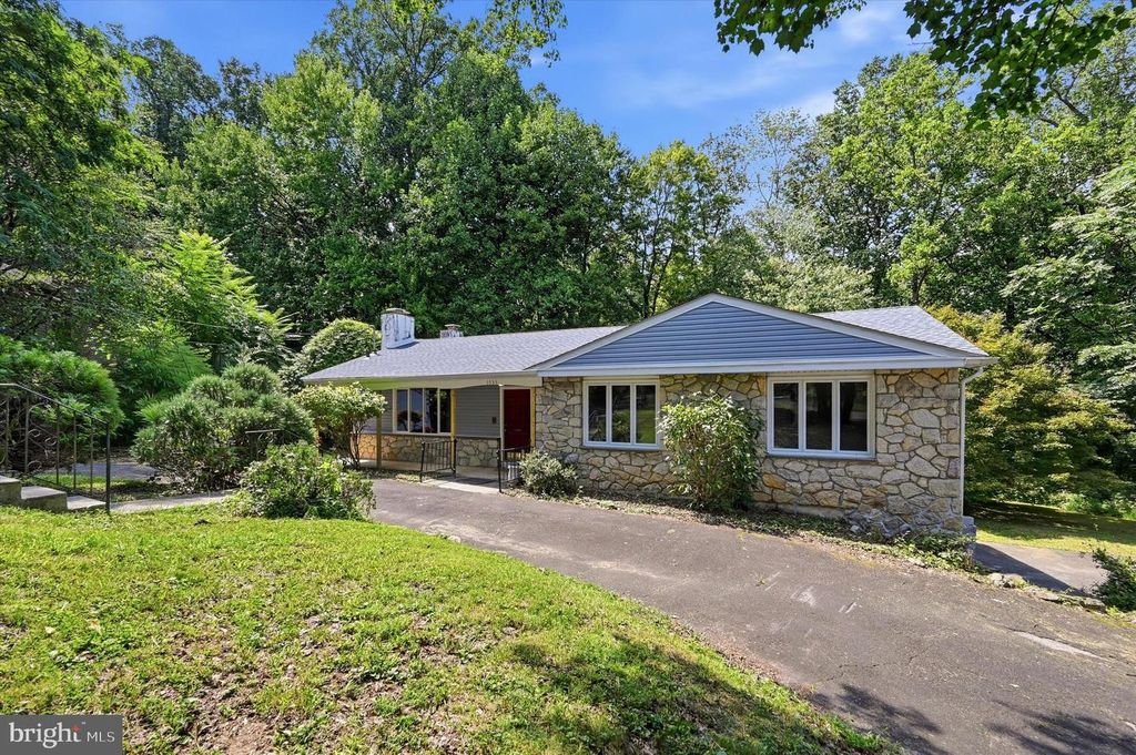 1035 W ALLENS LN, Philadelphia, PA 19119