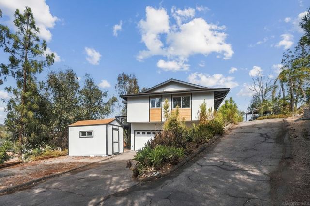 8445 Vista Del Cajon Pl, Lakeside, CA 92040