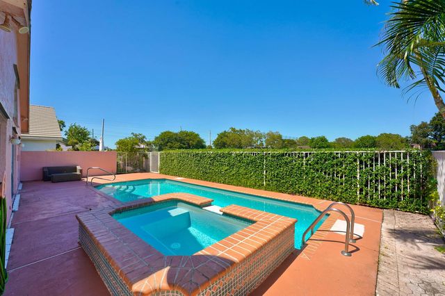 4355 LEICESTER Court, West Palm Beach, FL 33409