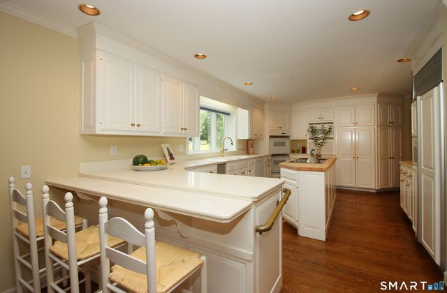 45 Longview Road, Avon, CT 06001