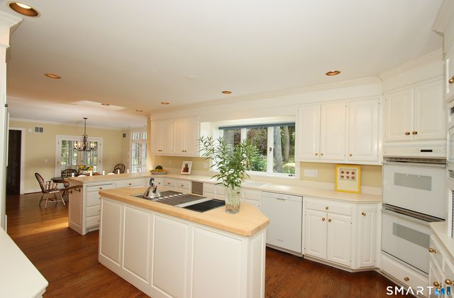 45 Longview Road, Avon, CT 06001