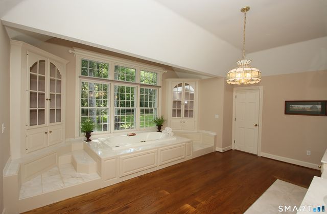 45 Longview Road, Avon, CT 06001