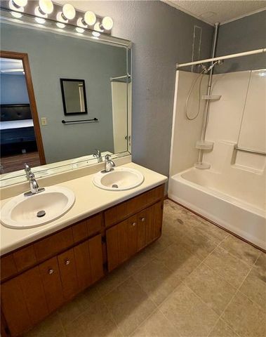 221 Harlee Lane, Lawrenceville, GA 30046