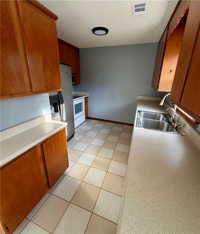 221 Harlee Lane, Lawrenceville, GA 30046