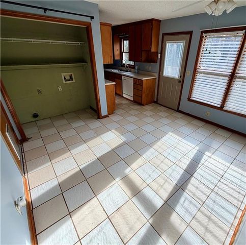 221 Harlee Lane, Lawrenceville, GA 30046