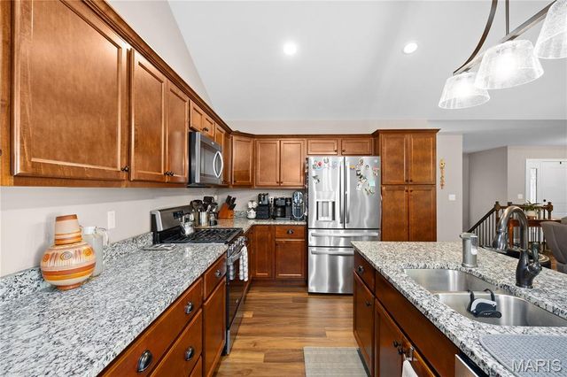 261 Emerald Way, Granite City, IL 62040