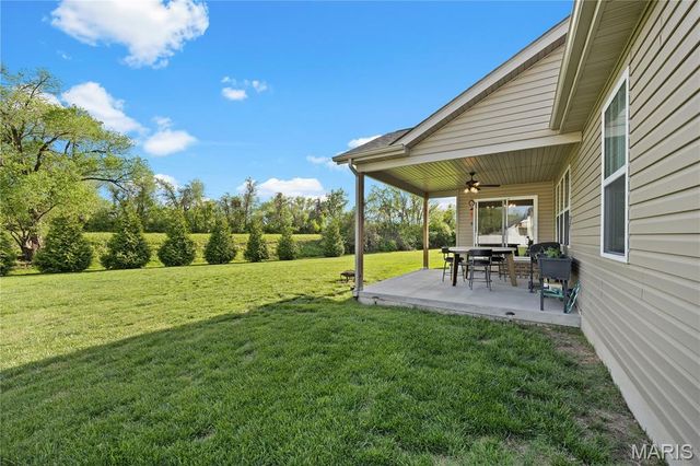 261 Emerald Way, Granite City, IL 62040