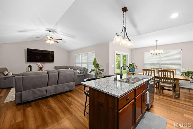 261 Emerald Way, Granite City, IL 62040