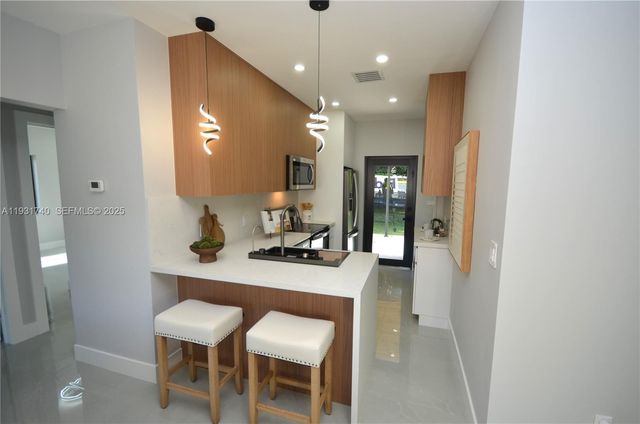 1144 NE 144th St, North Miami, FL 33161