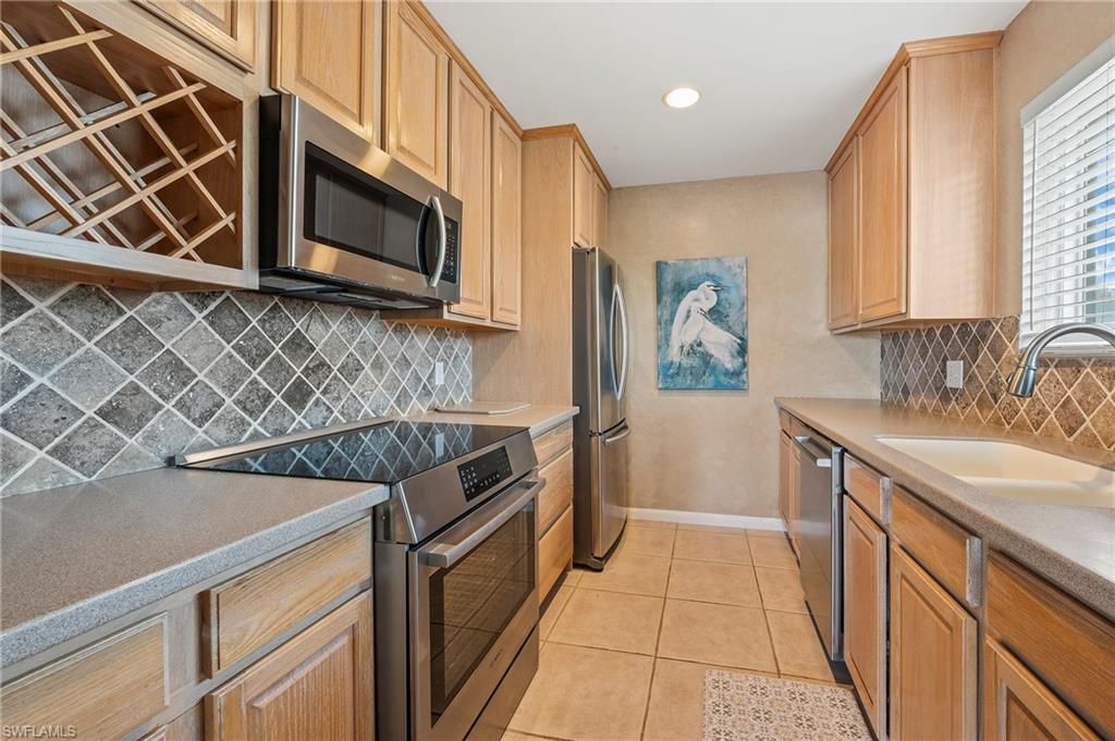 2500 Gulf Shore BLVD N N4, NAPLES, FL 34103 — photo 3