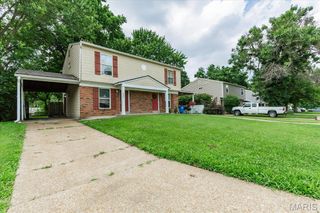 2265 Campus Drive, St Charles, MO 63301