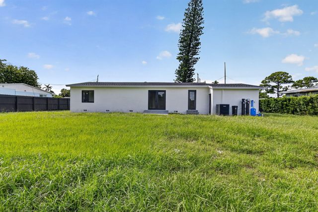3185 Riddle Road, West Palm Beach, FL 33406