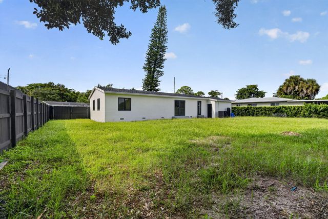 3185 Riddle Road, West Palm Beach, FL 33406