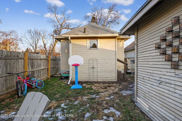 616 Isbell Street, Lansing, MI 48910