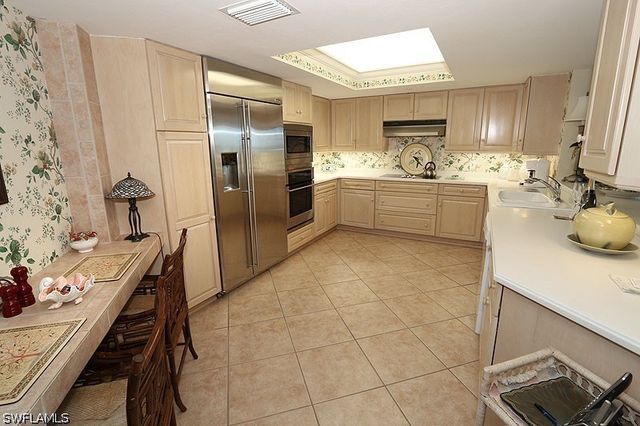 60 Seagate DR 604, Naples, FL 34103