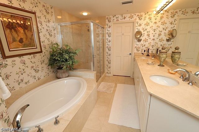60 Seagate DR 604, Naples, FL 34103