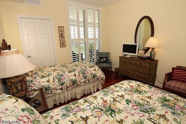 60 Seagate DR 604, Naples, FL 34103