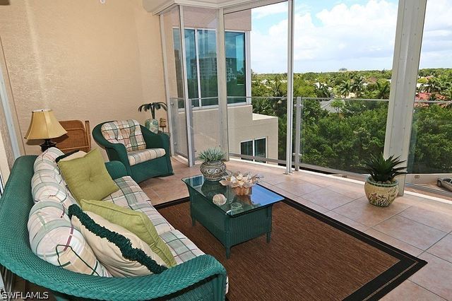 60 Seagate DR 604, Naples, FL 34103