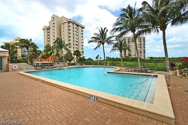 60 Seagate DR 604, Naples, FL 34103