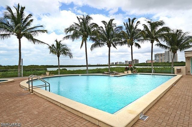 60 Seagate DR 604, Naples, FL 34103