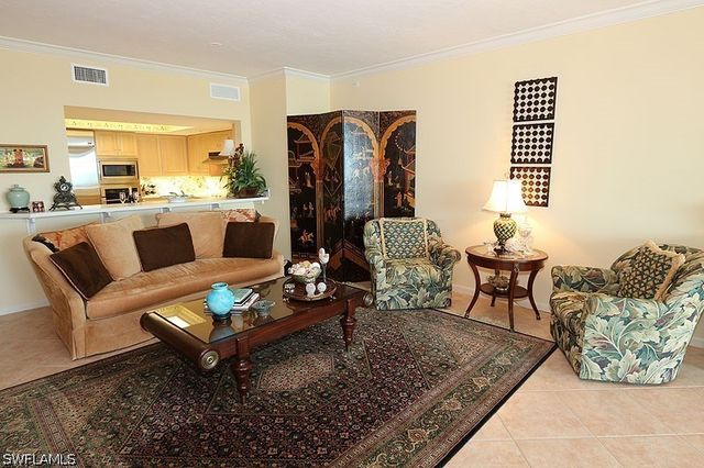 60 Seagate DR 604, Naples, FL 34103