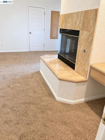 2204 Cheyenne Way, Modesto, CA 95356