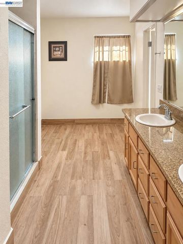 2204 Cheyenne Way, Modesto, CA 95356