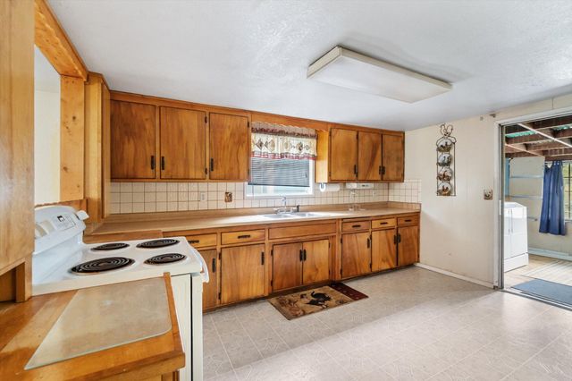 21941 Reading Drive, Anderson, CA 96007