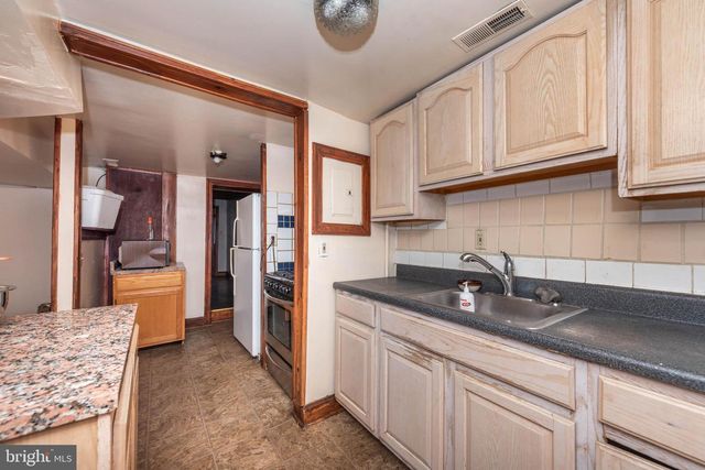 212 W SARATOGA ST, Baltimore, MD 21201