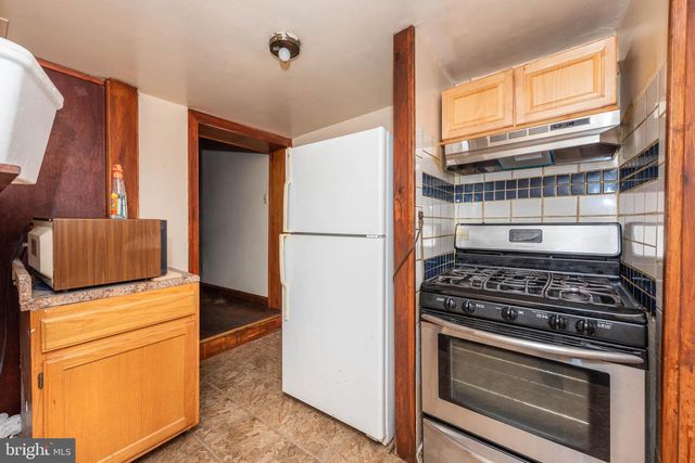 212 W SARATOGA ST, Baltimore, MD 21201