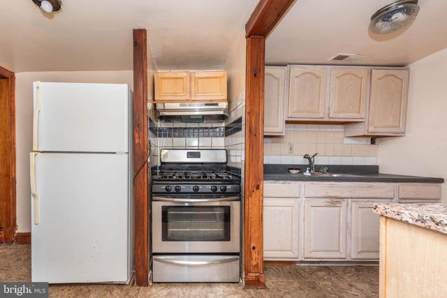 212 W SARATOGA ST, Baltimore, MD 21201