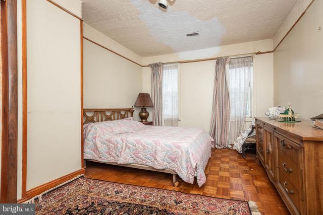 212 W SARATOGA ST, Baltimore, MD 21201