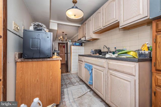 212 W SARATOGA ST, Baltimore, MD 21201