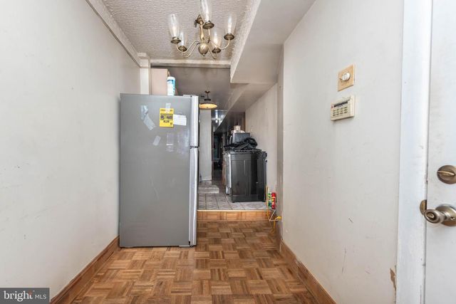 212 W SARATOGA ST, Baltimore, MD 21201